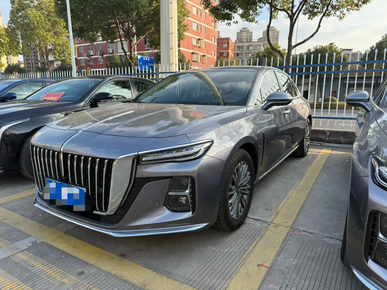 Hongqi H5  из Китая