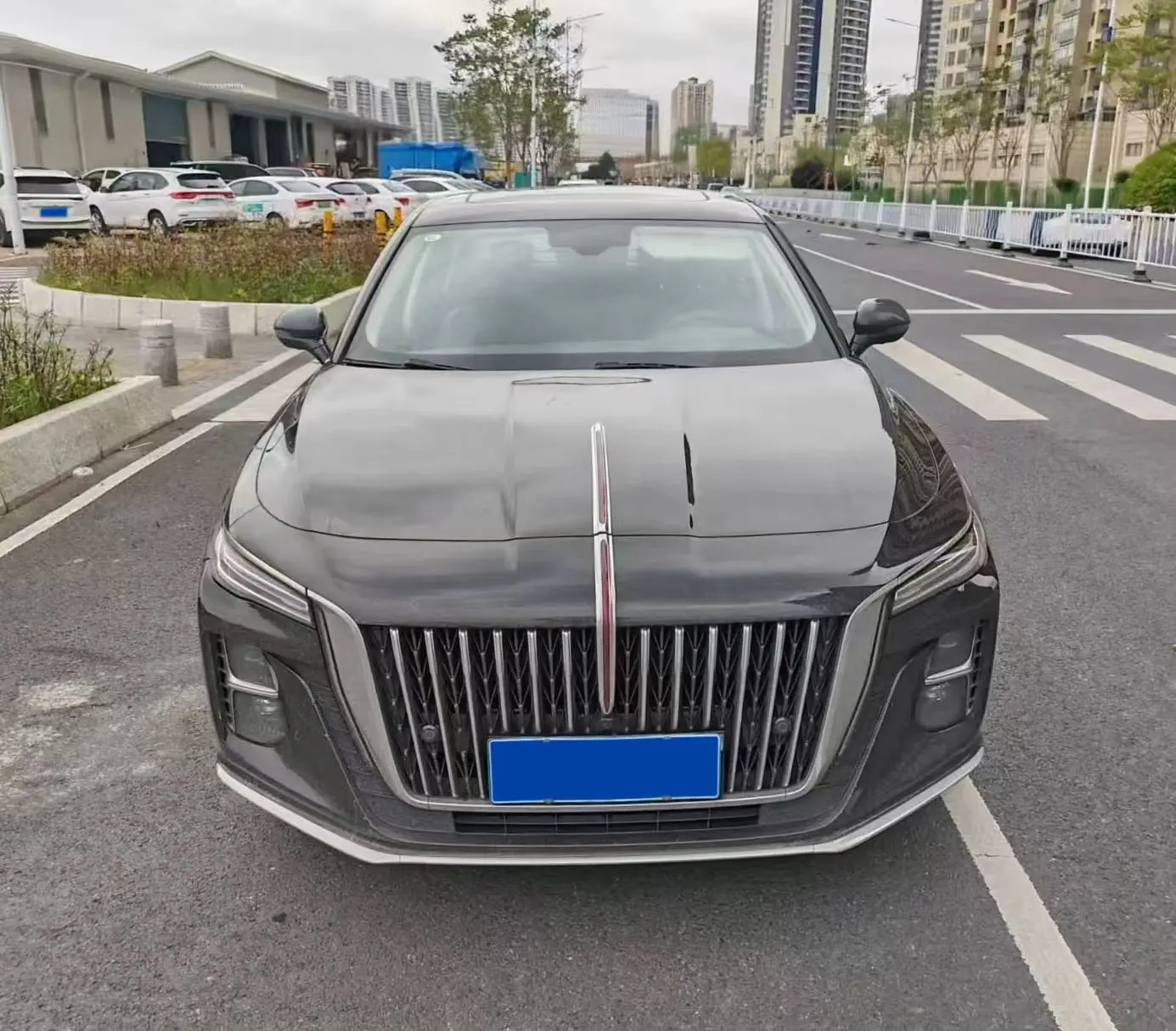 Hongqi H5  из Китая