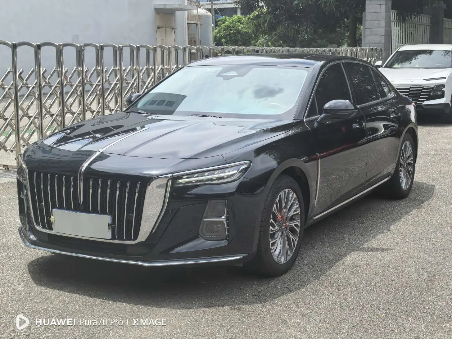Hongqi H5  из Китая