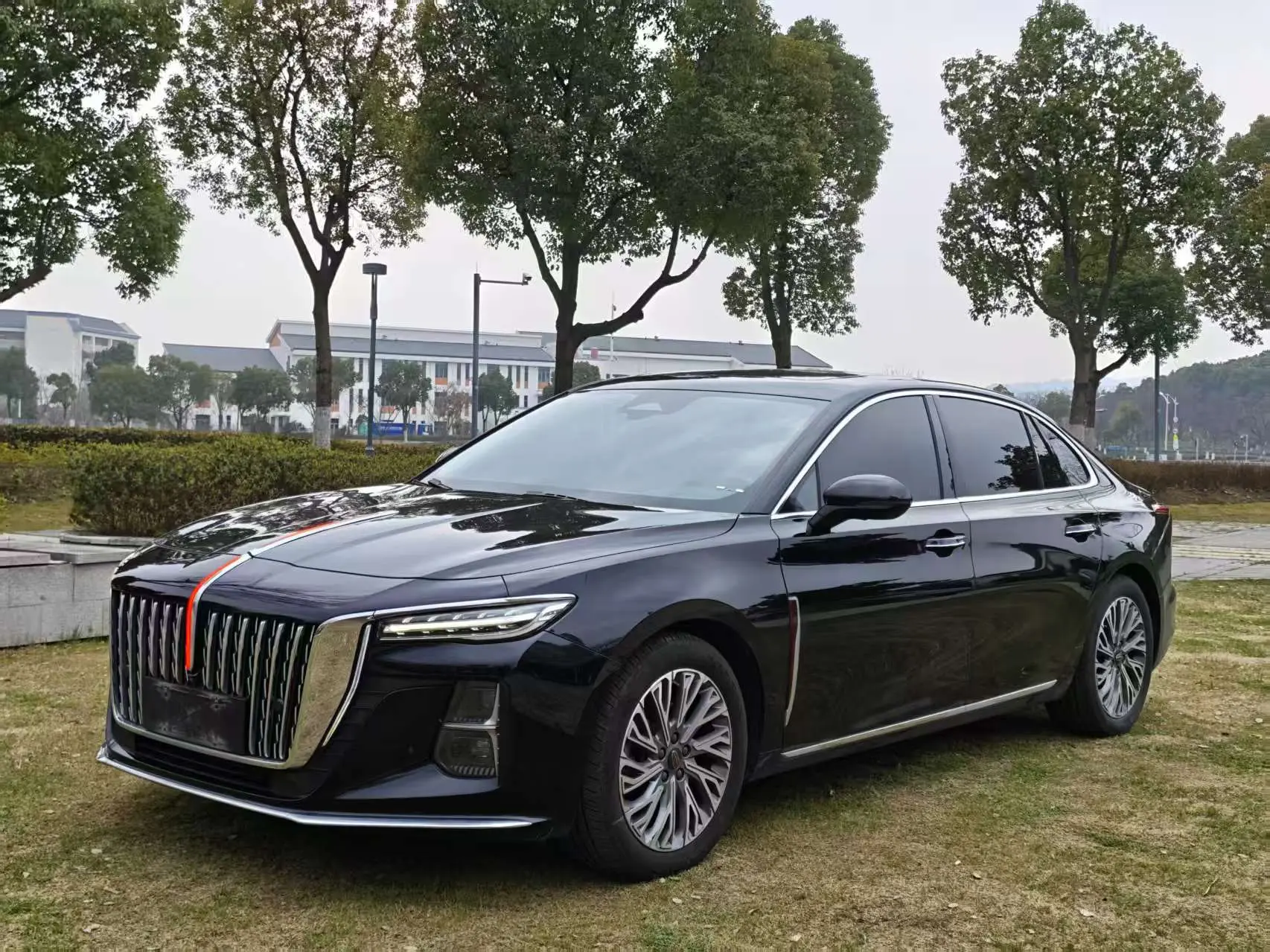 Hongqi H5  из Китая