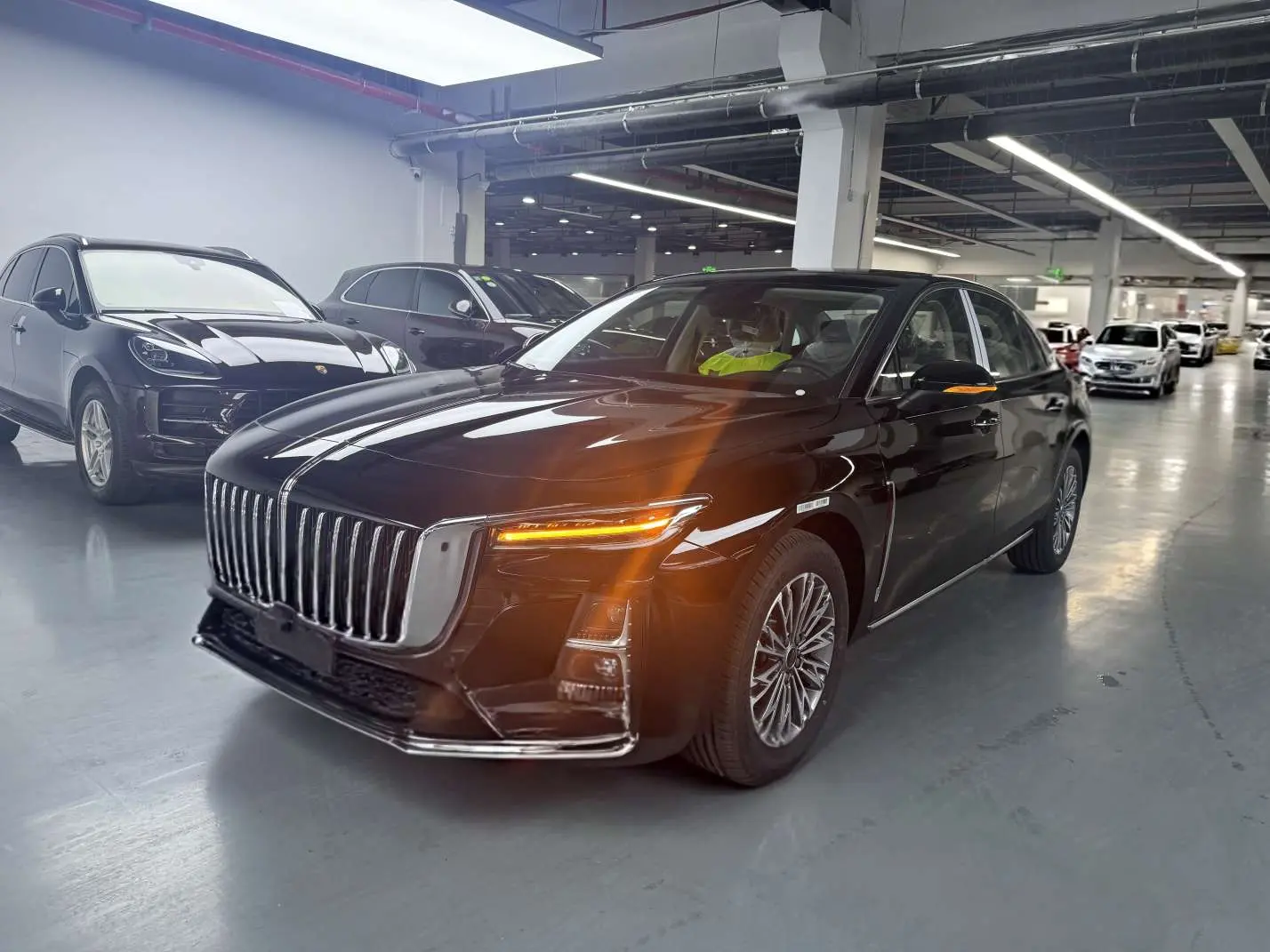 Hongqi H5  из Китая