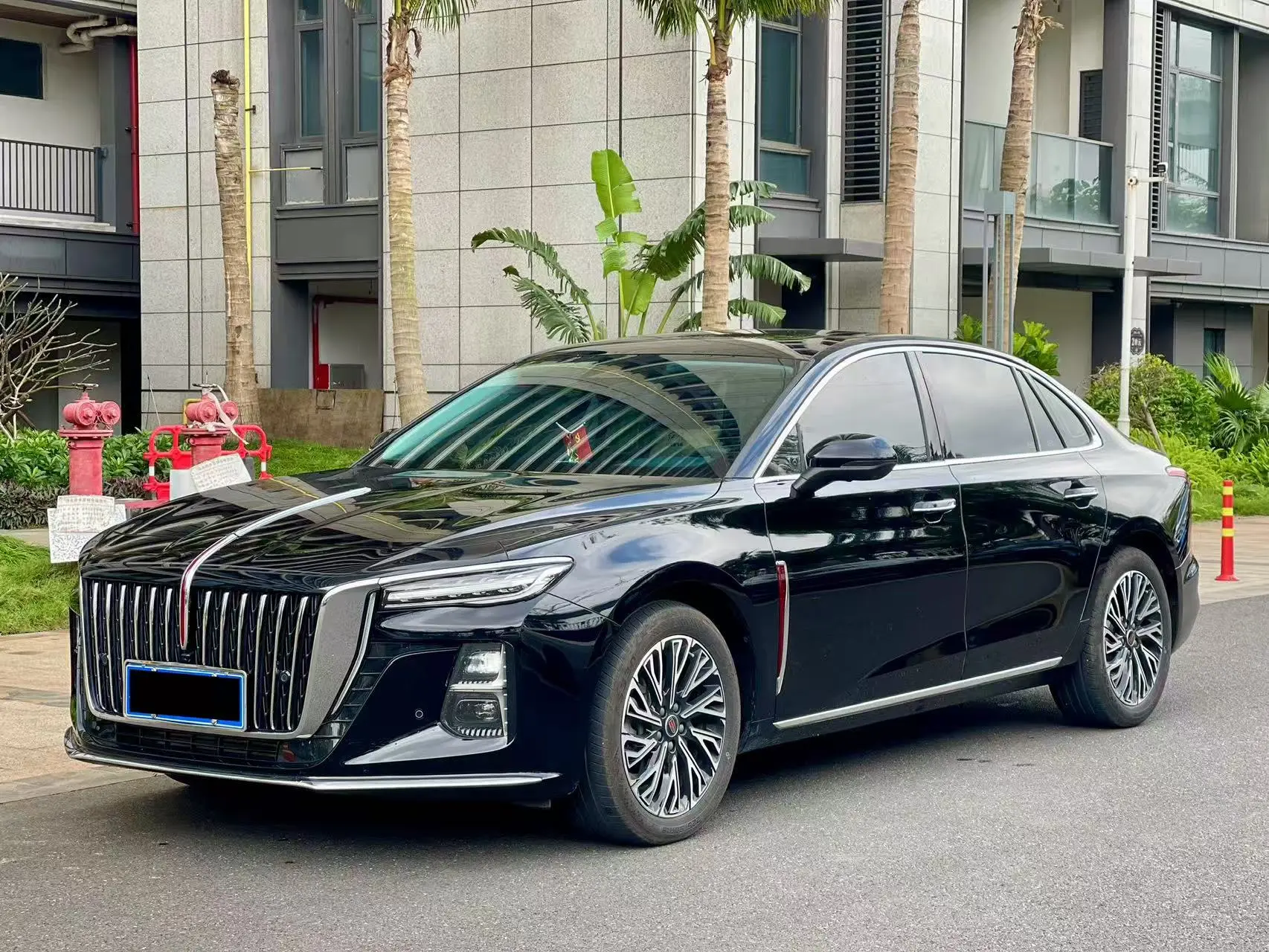 Hongqi H5  из Китая