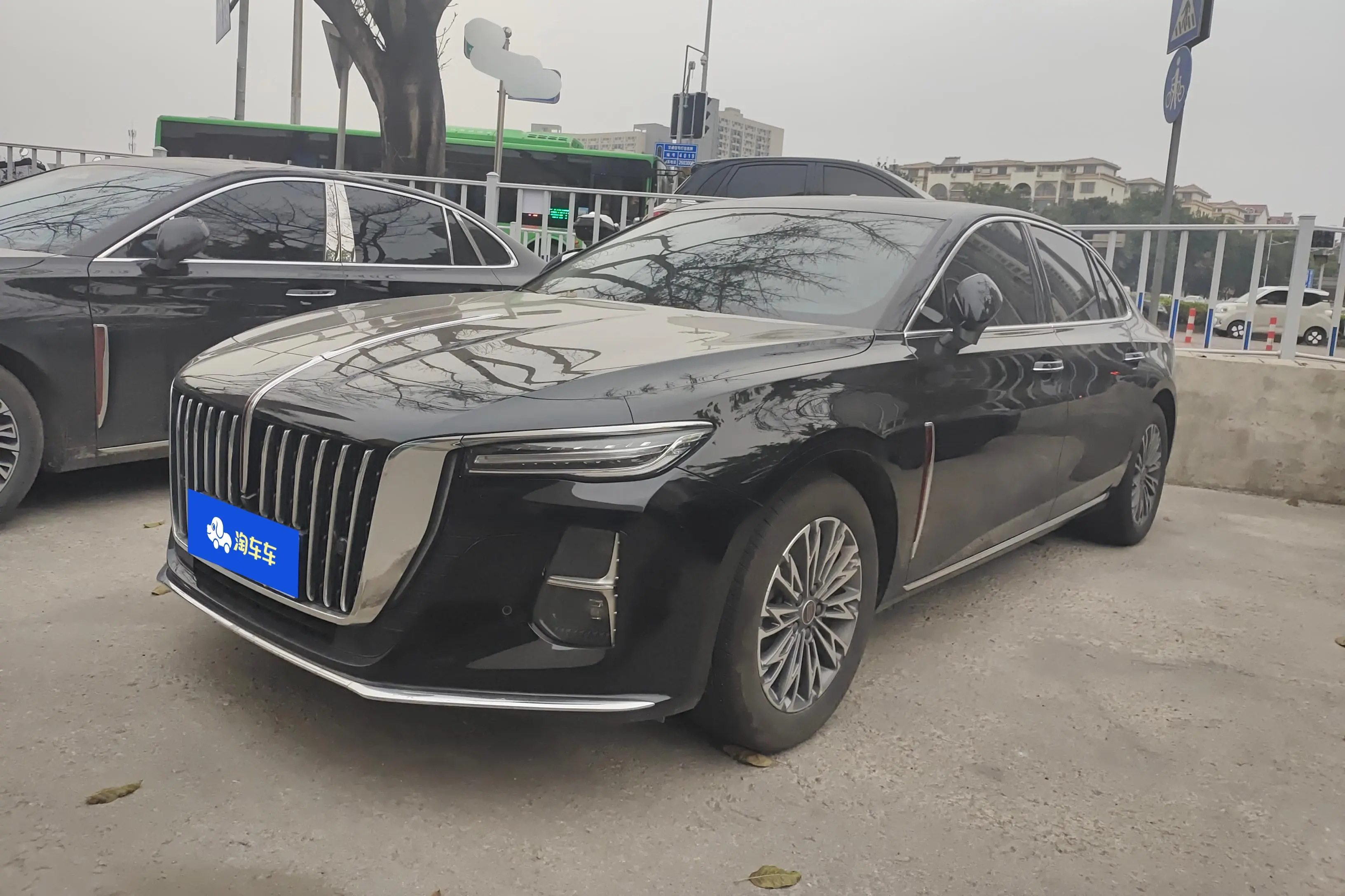 Hongqi H5  из Китая
