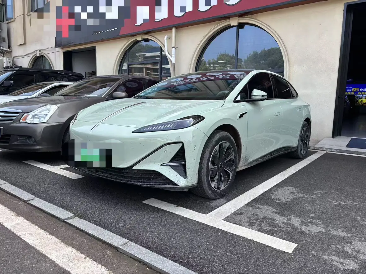 Hongqi Red Flag Tiangong 05  из Китая