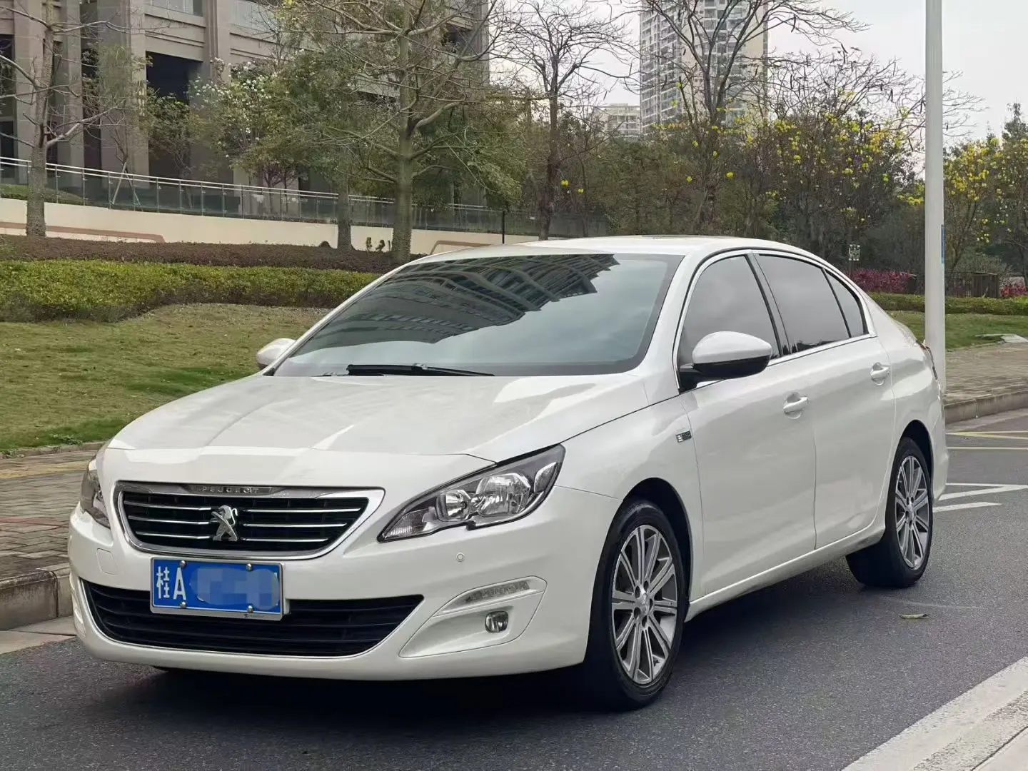 Peugeot 408