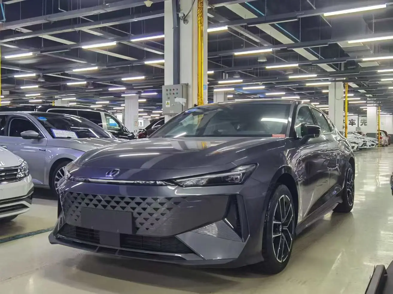 Changan UNI-V  из Китая