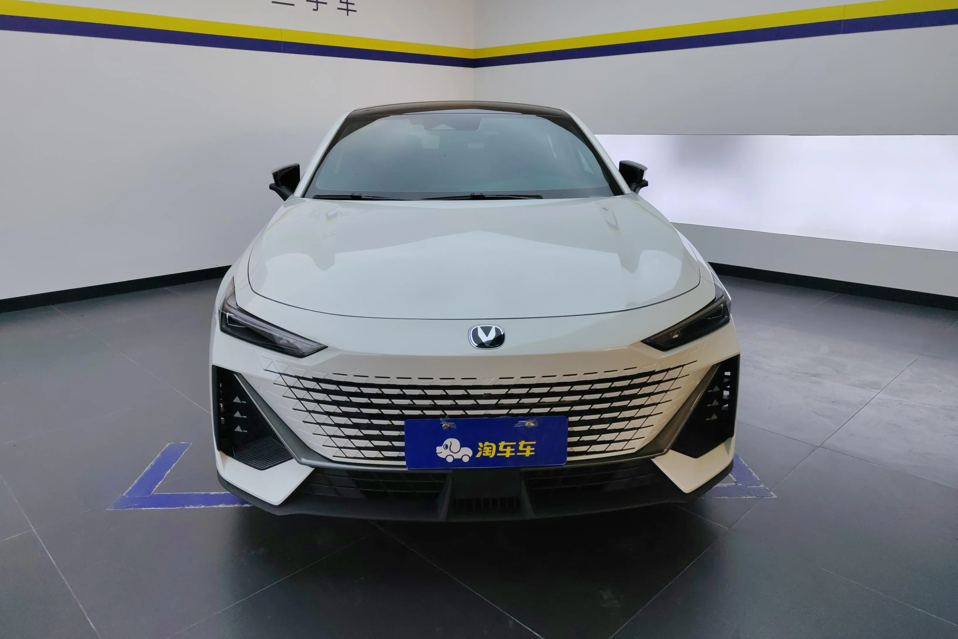 Changan UNI-V  из Китая