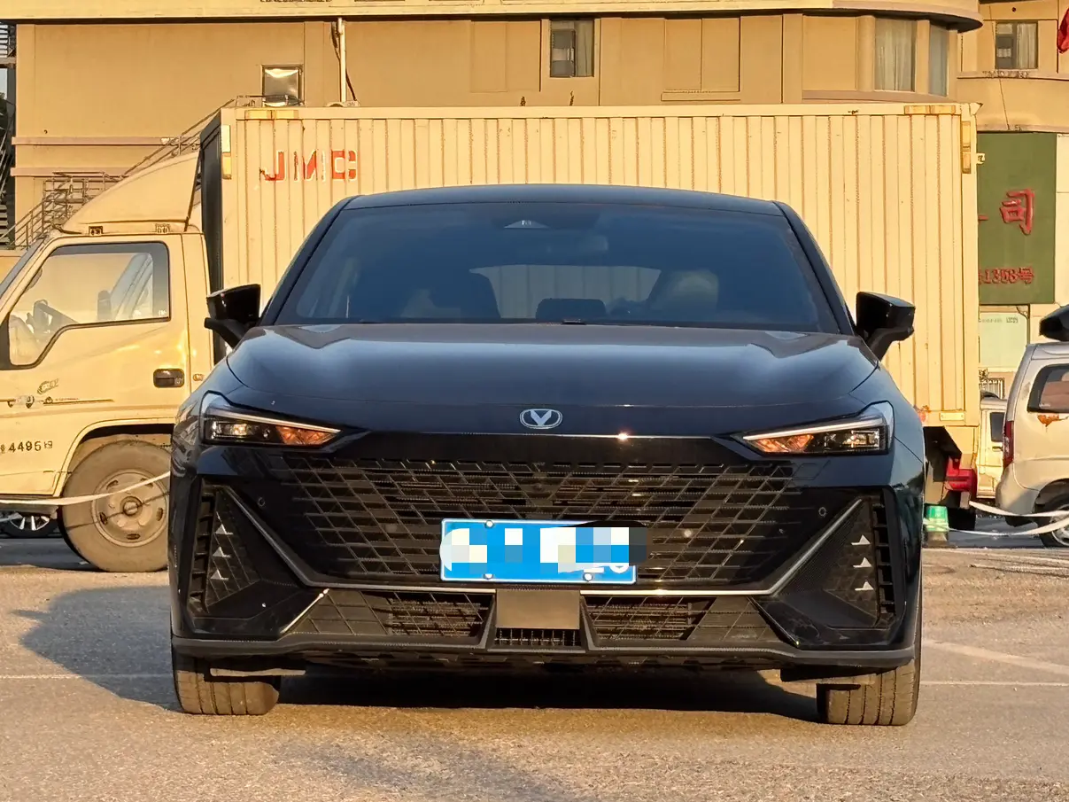 Changan UNI-V  из Китая