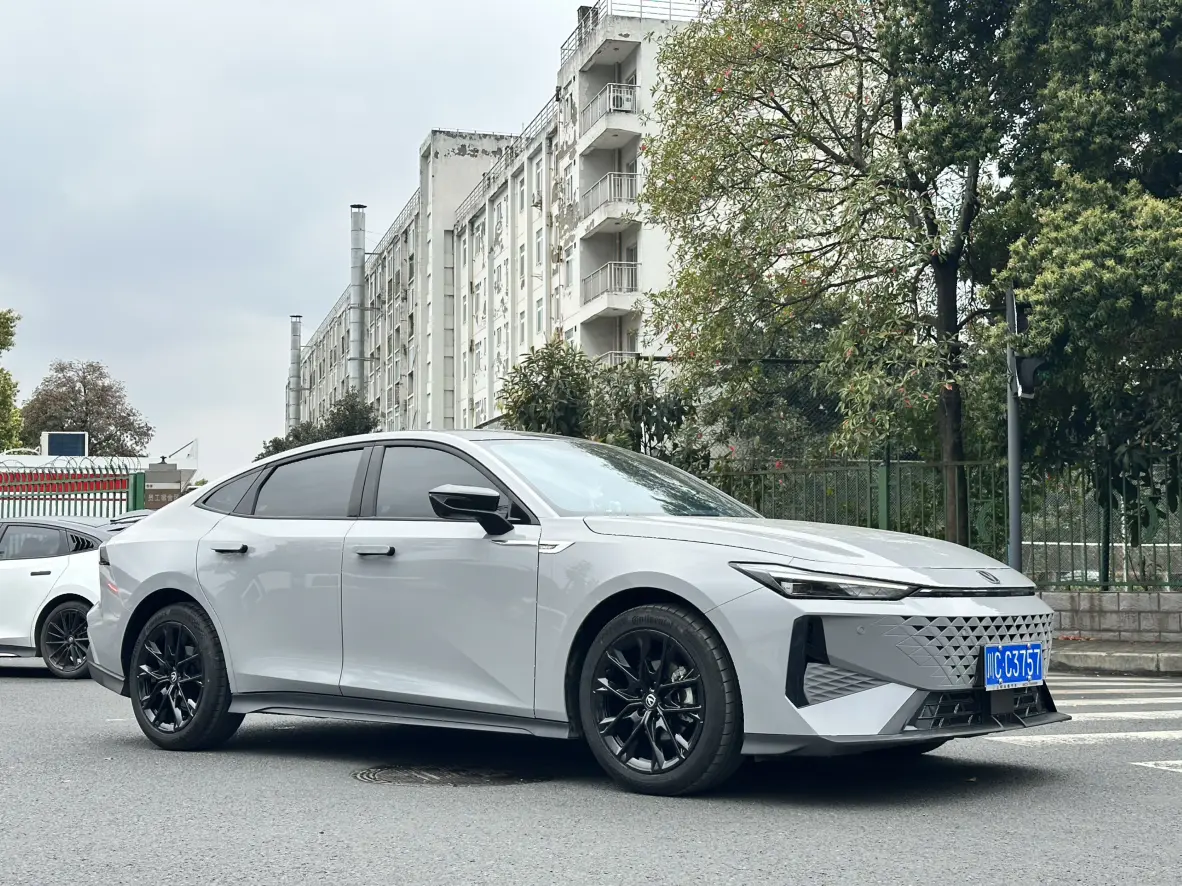 Changan UNI-V  из Китая