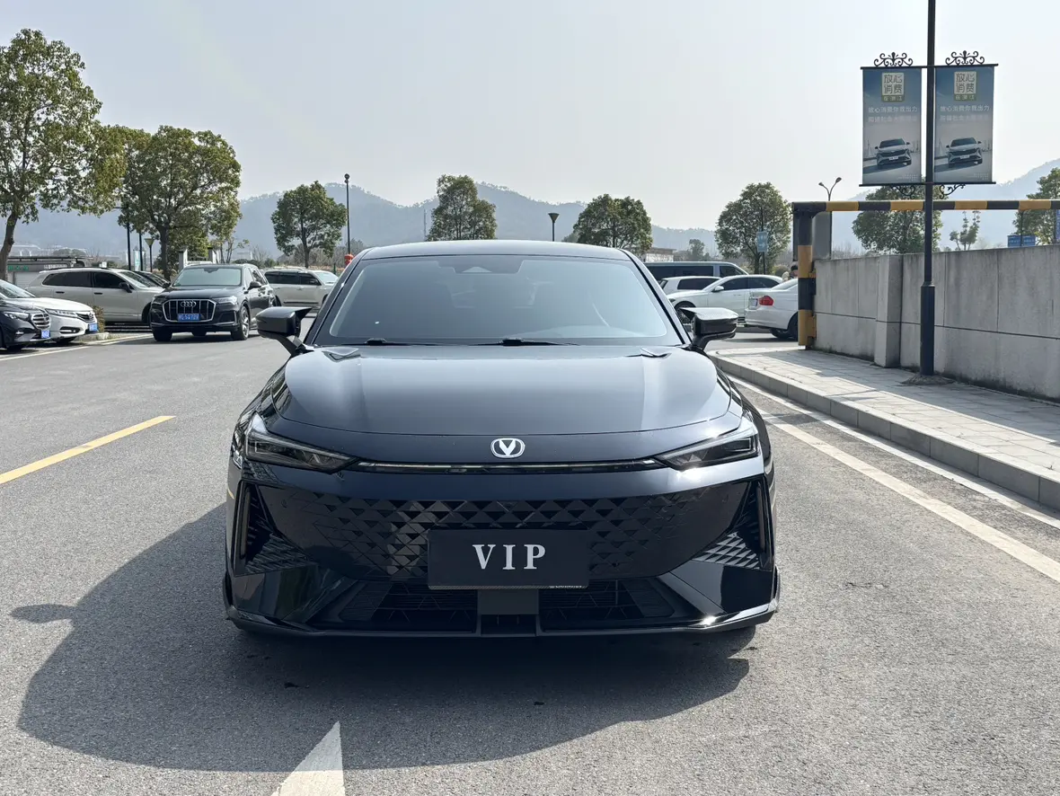 Changan UNI-V  из Китая