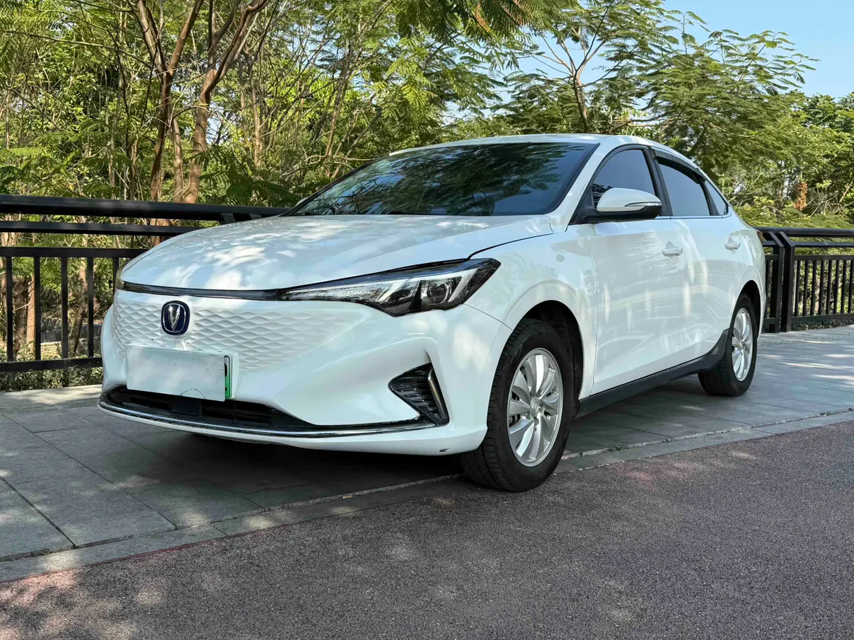 Changan Eado EV  из Китая