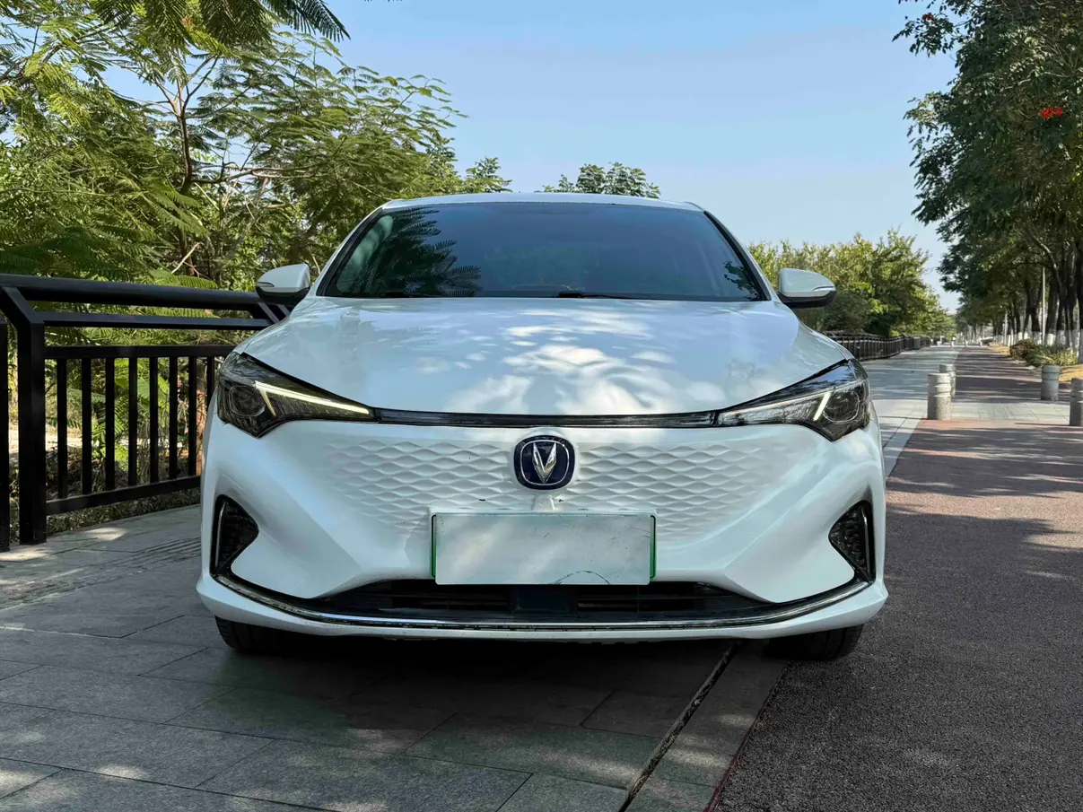 Changan Eado EV  из Китая