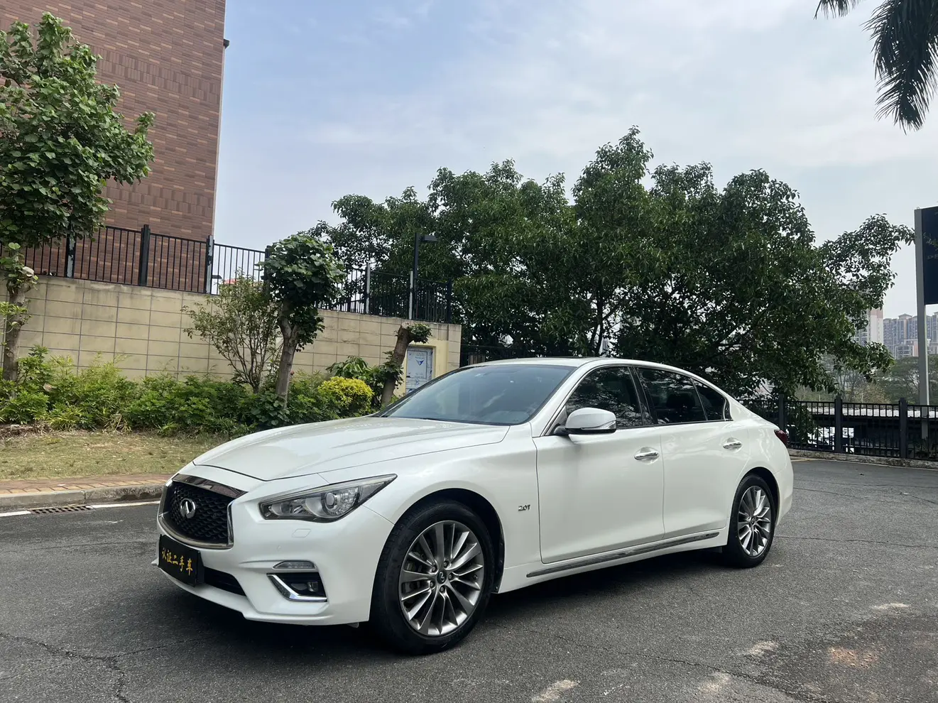 Infiniti Q50L