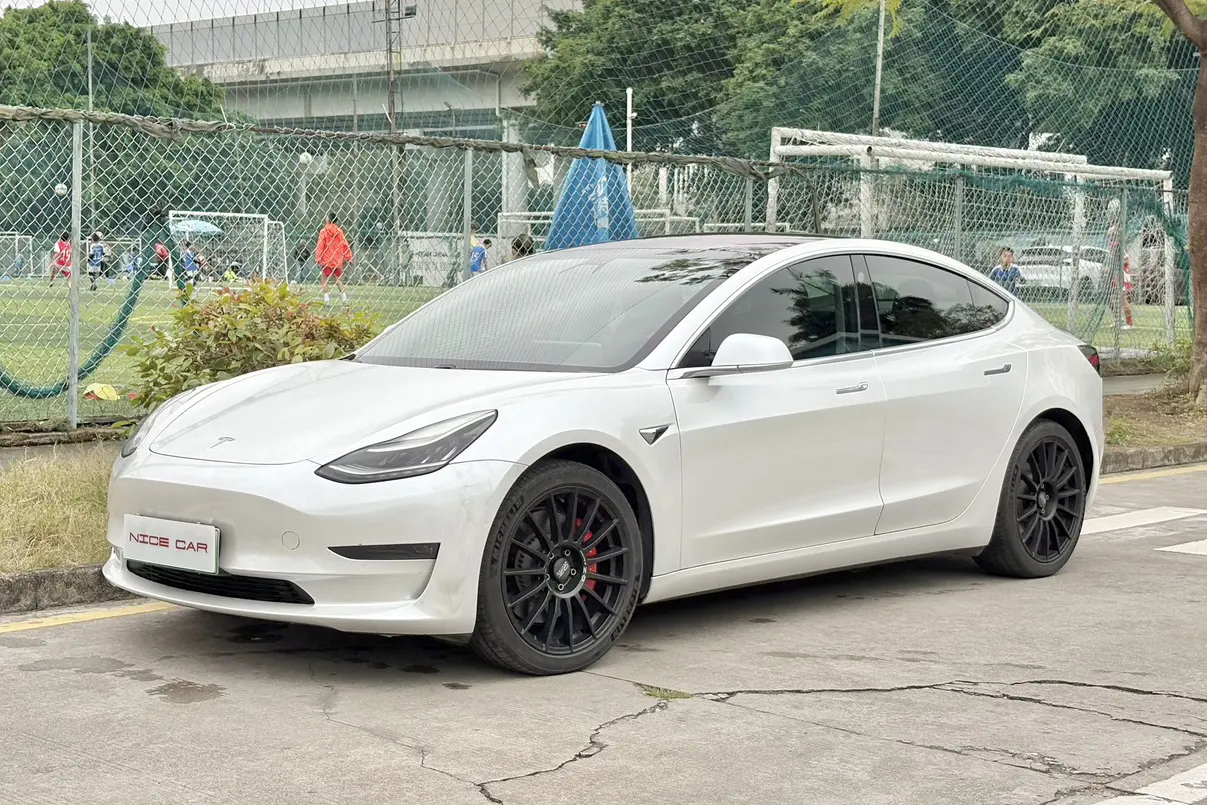 Tesla Model 3  из Китая