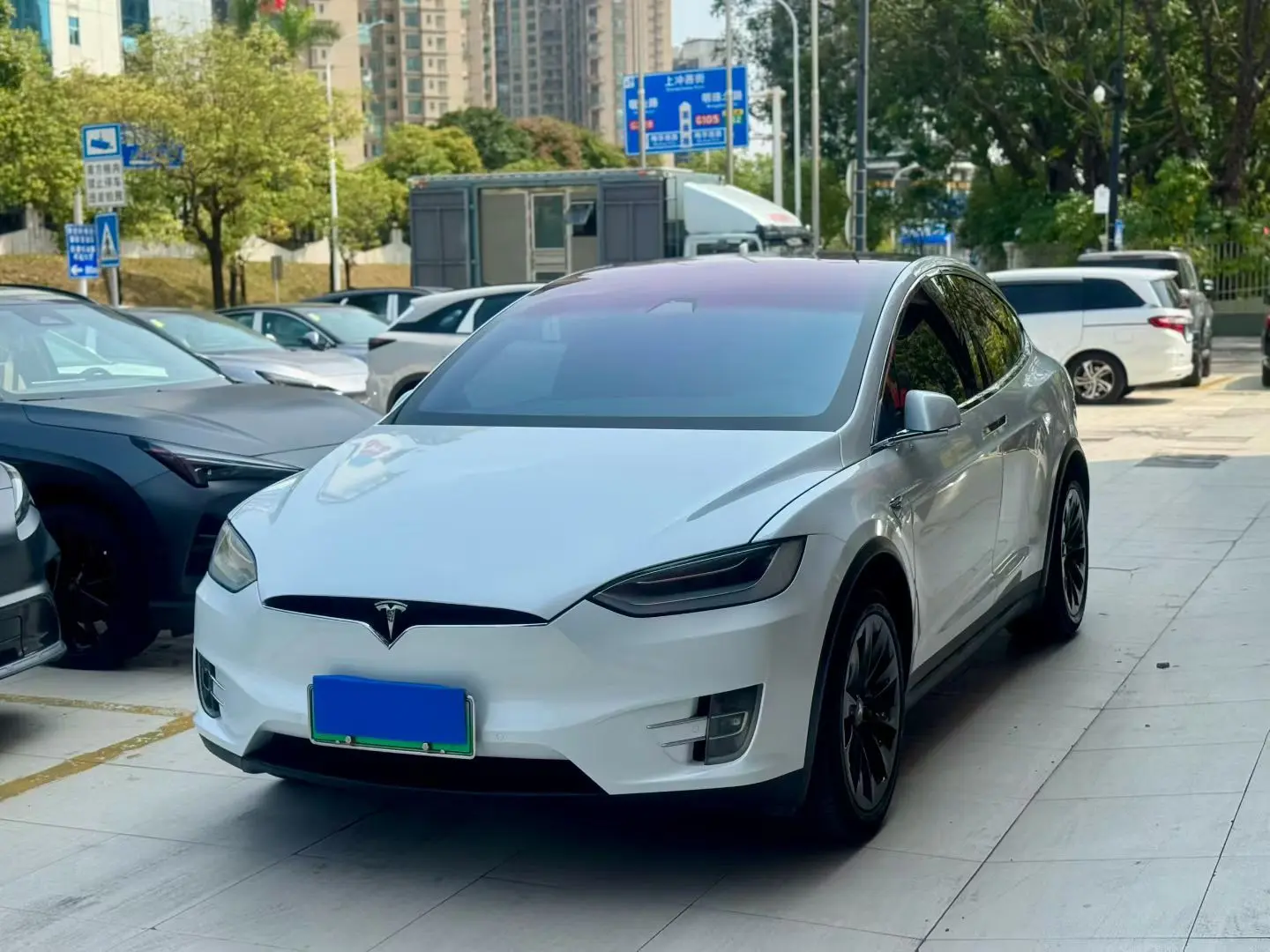 Tesla Model X  из Китая