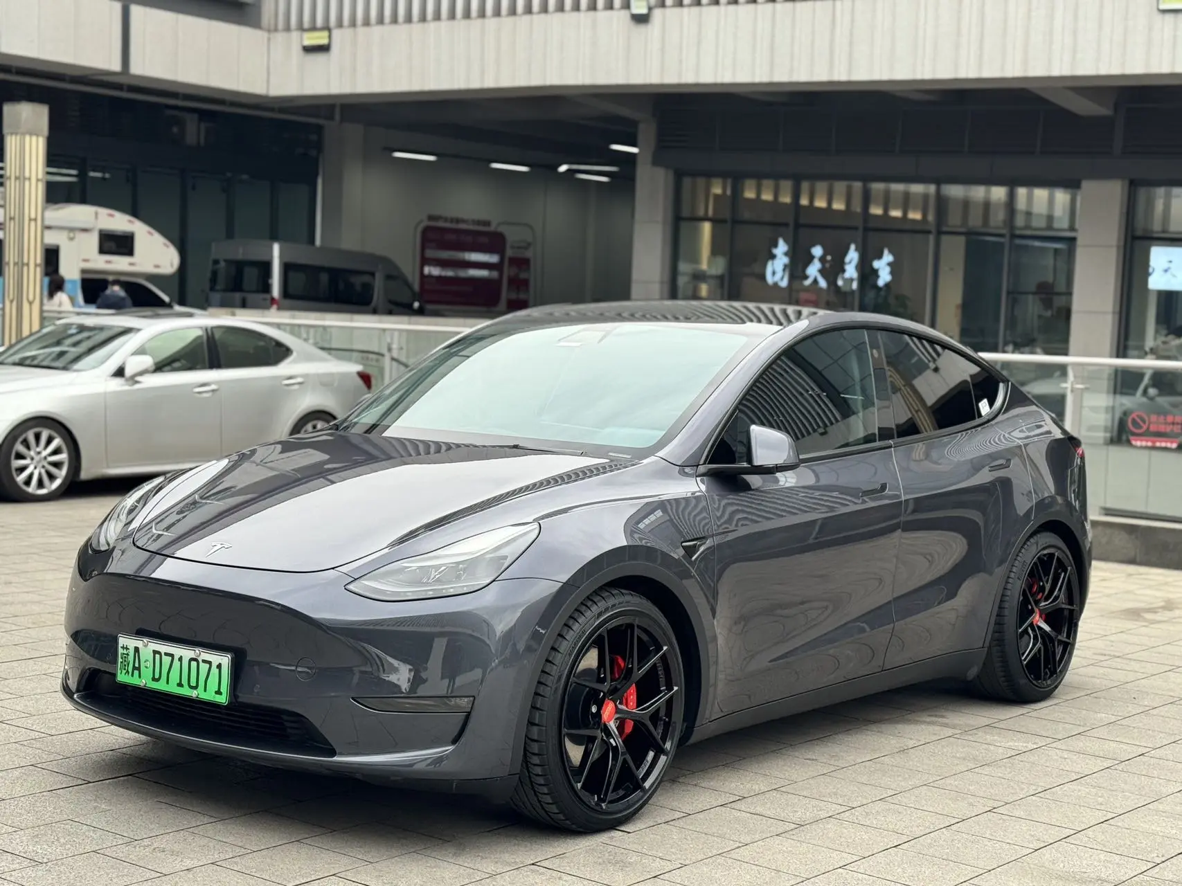 Tesla Model Y  из Китая