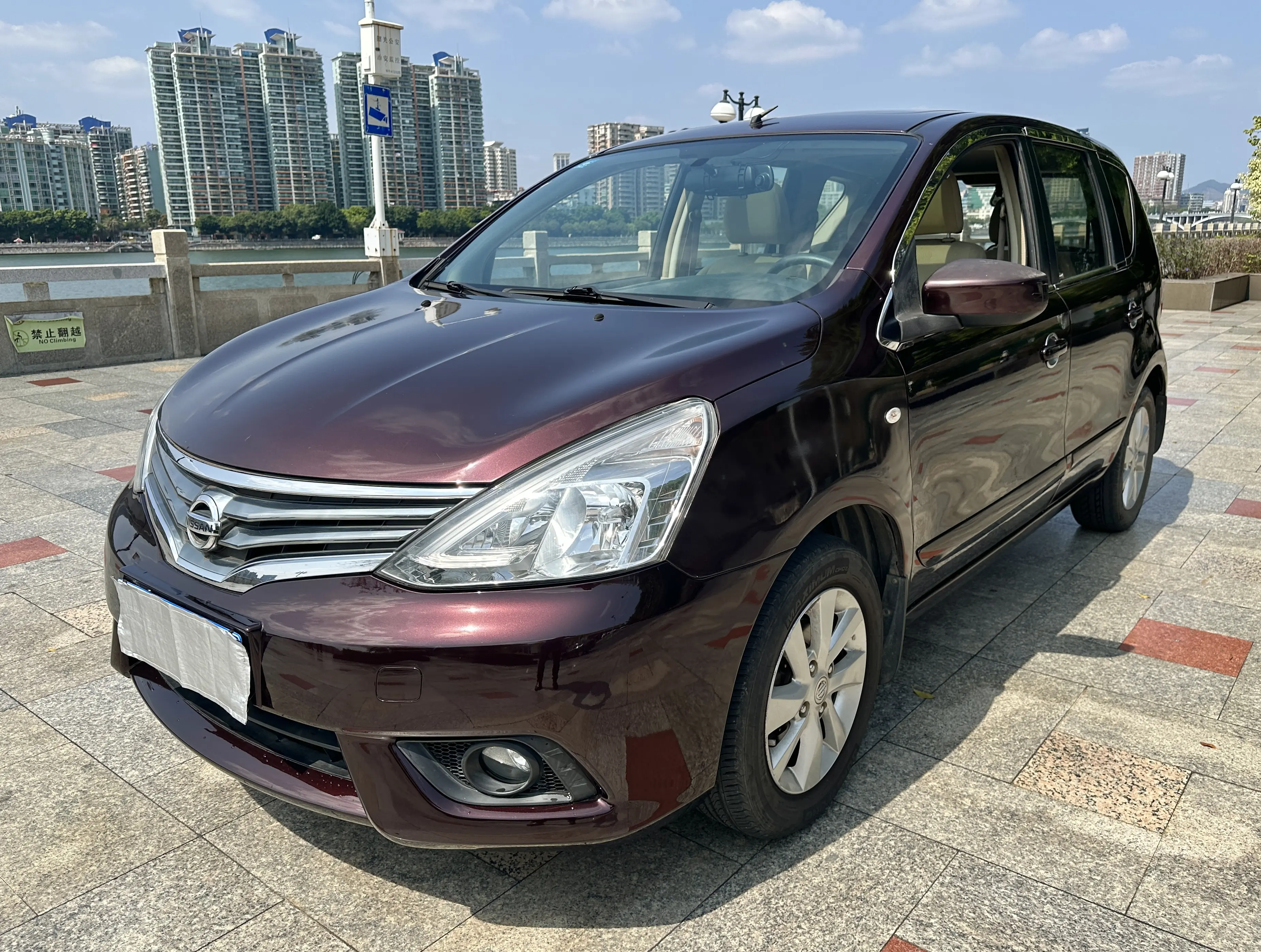 Nissan Li Wei  из Китая