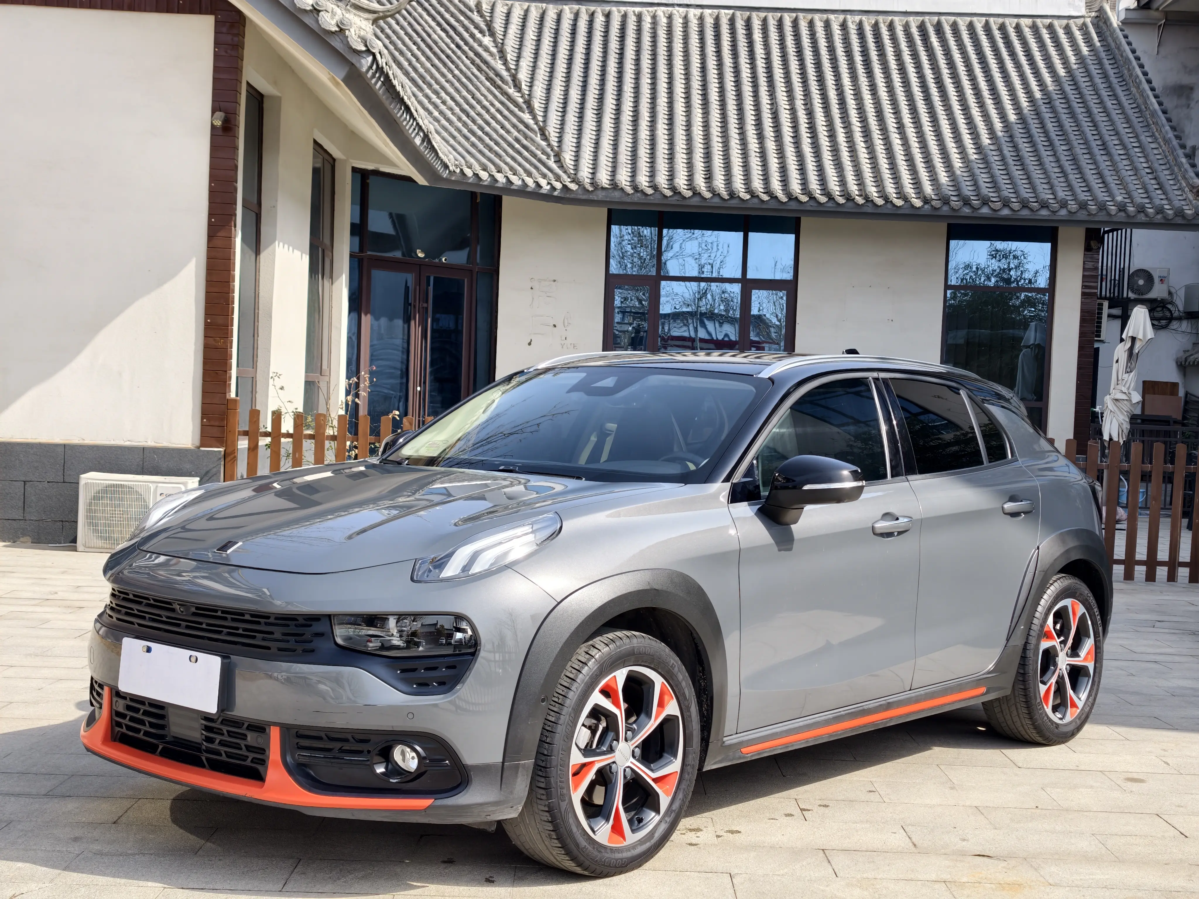 Lynk & Co 02