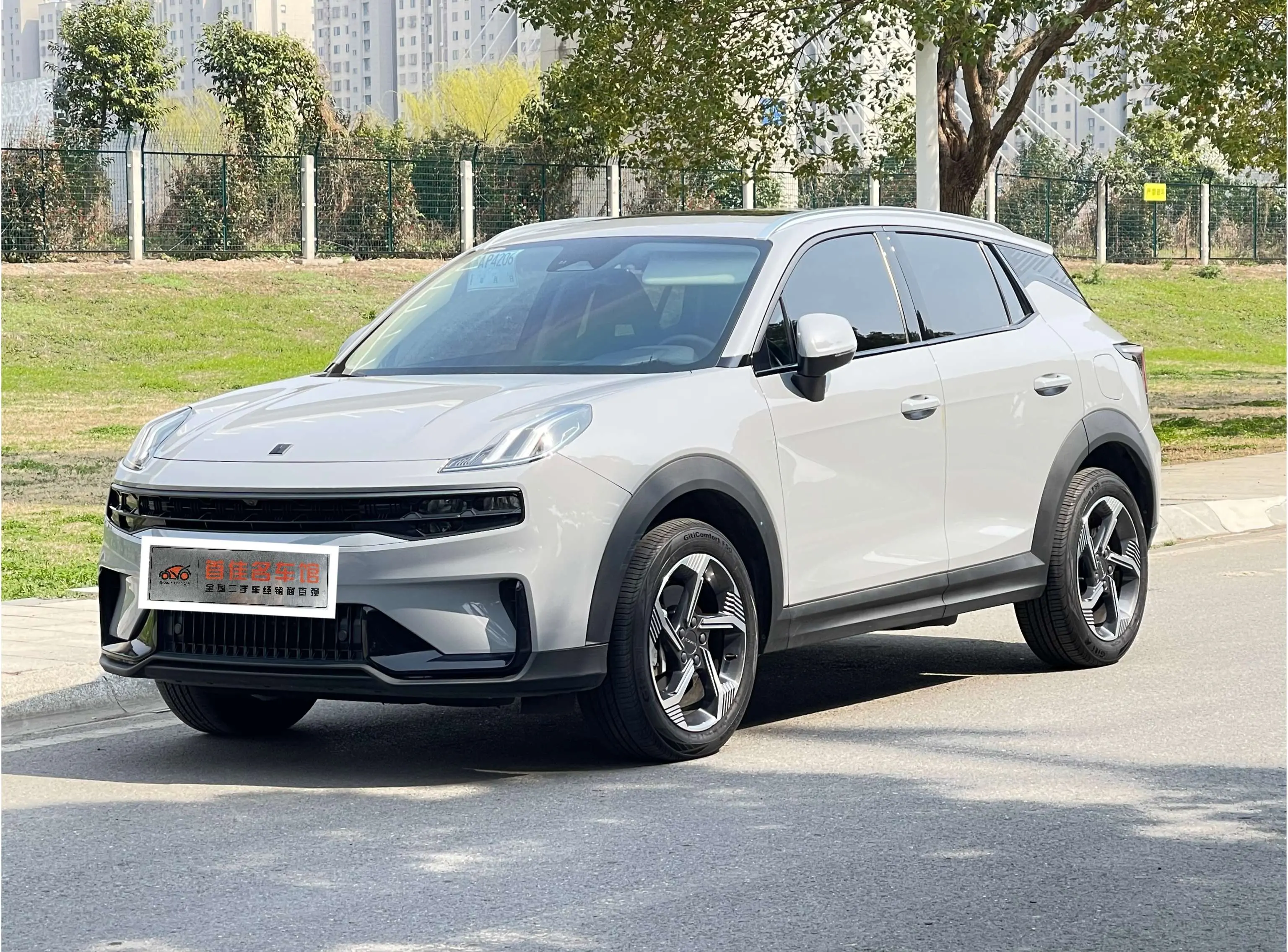 Lynk & Co 06 EM-P