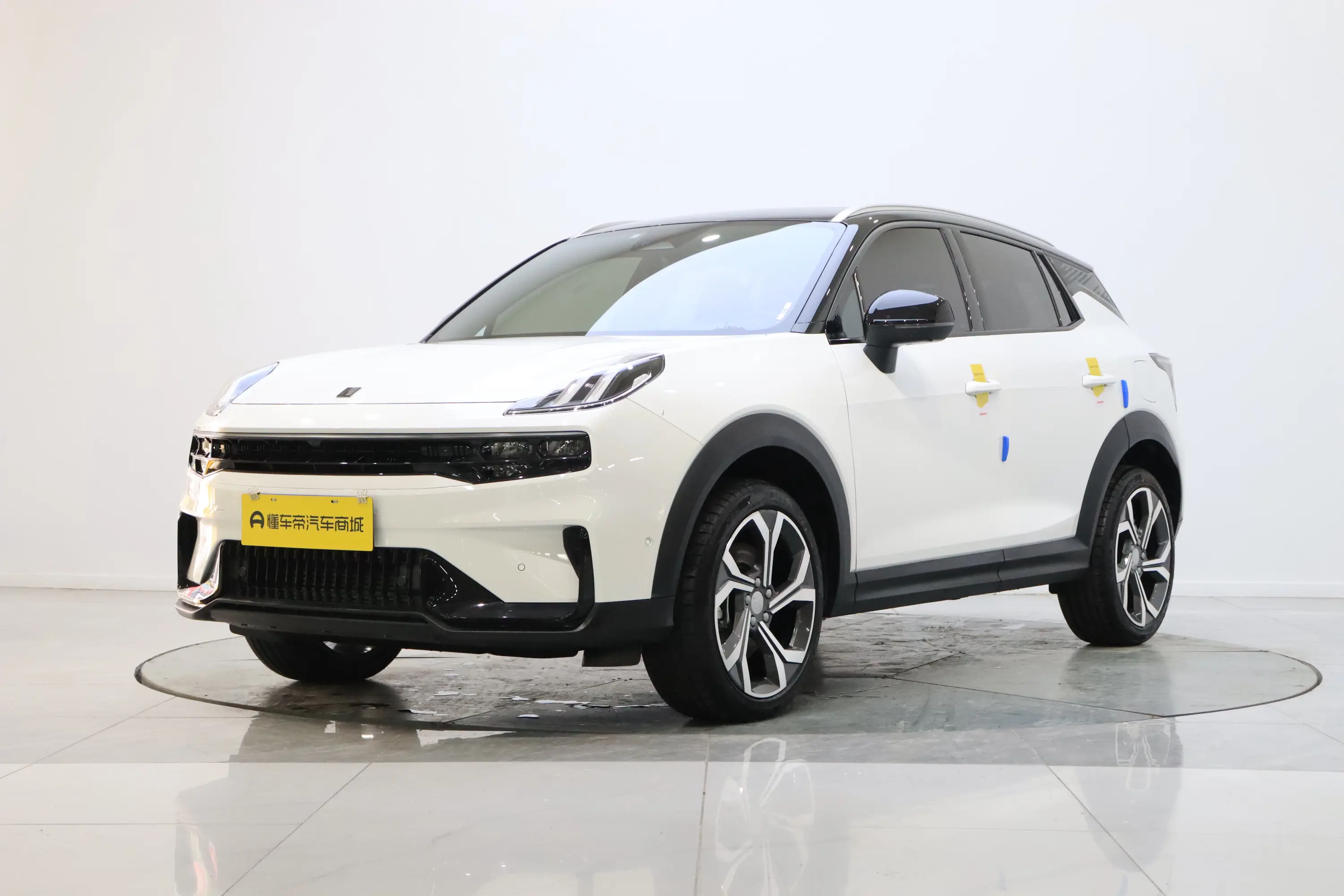 Lynk & Co 06