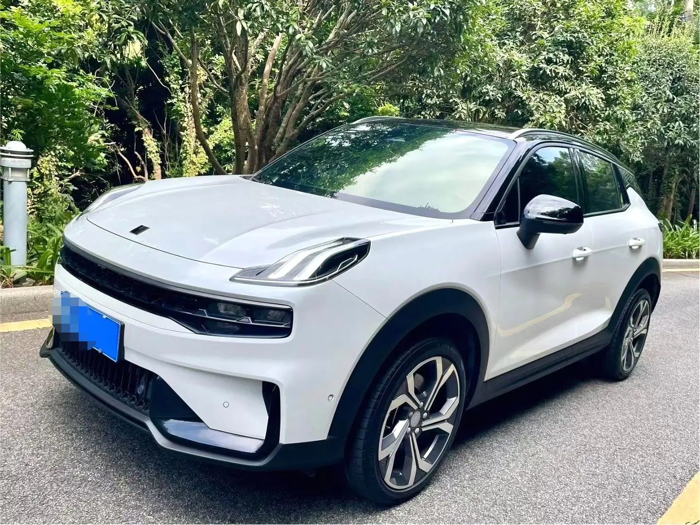 Lynk & Co 06