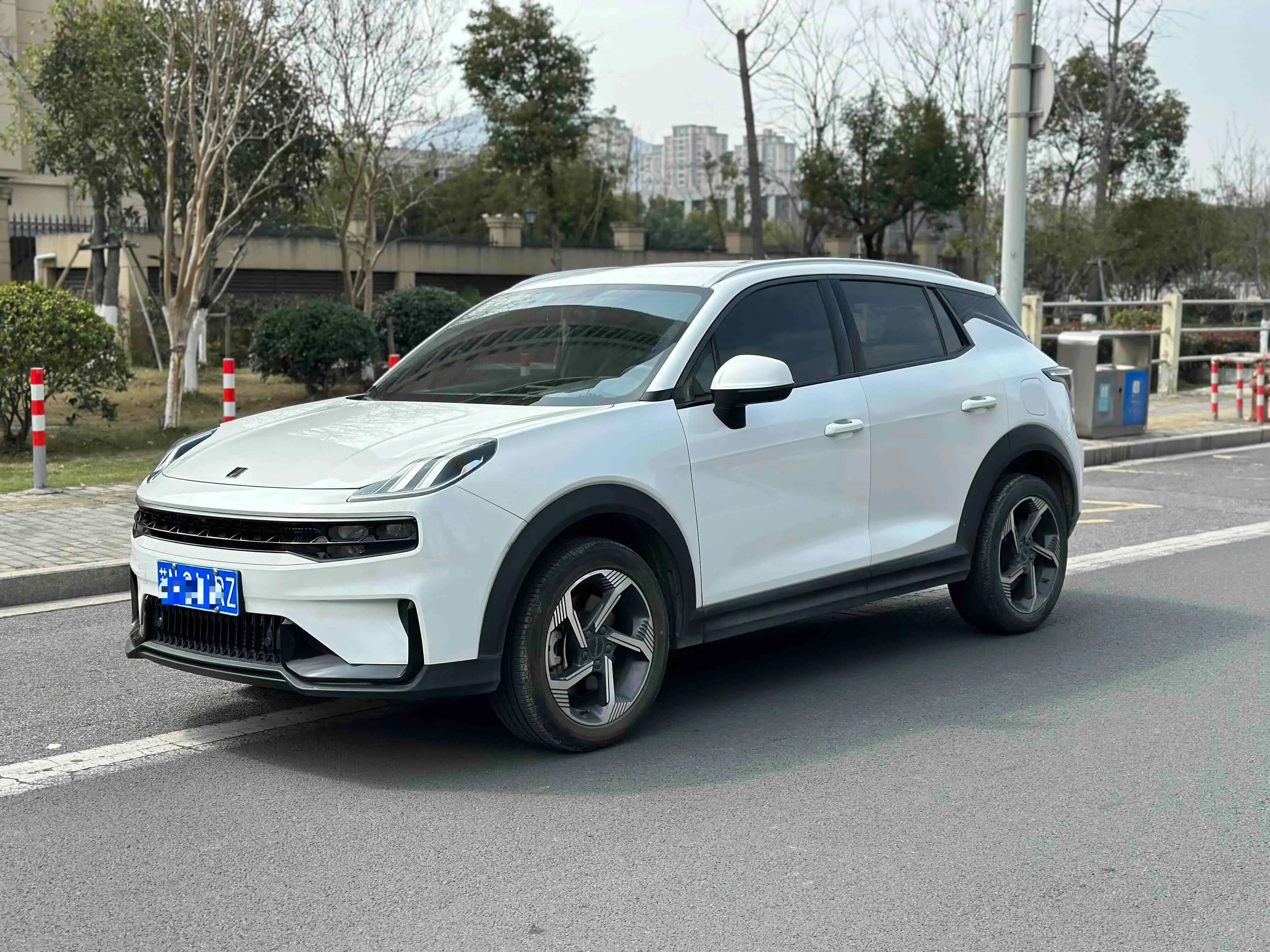 Lynk & Co 06