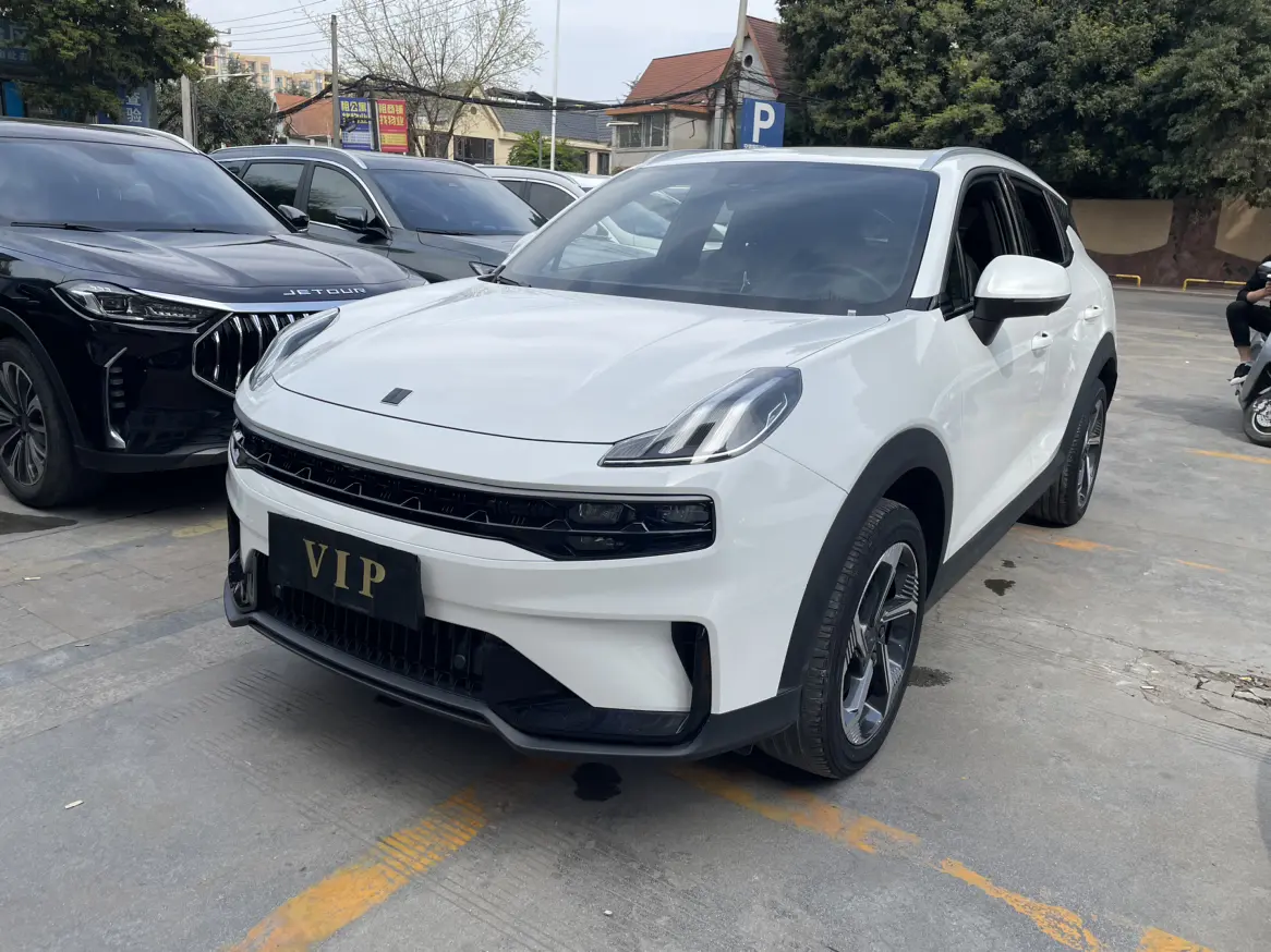 Lynk & Co 06