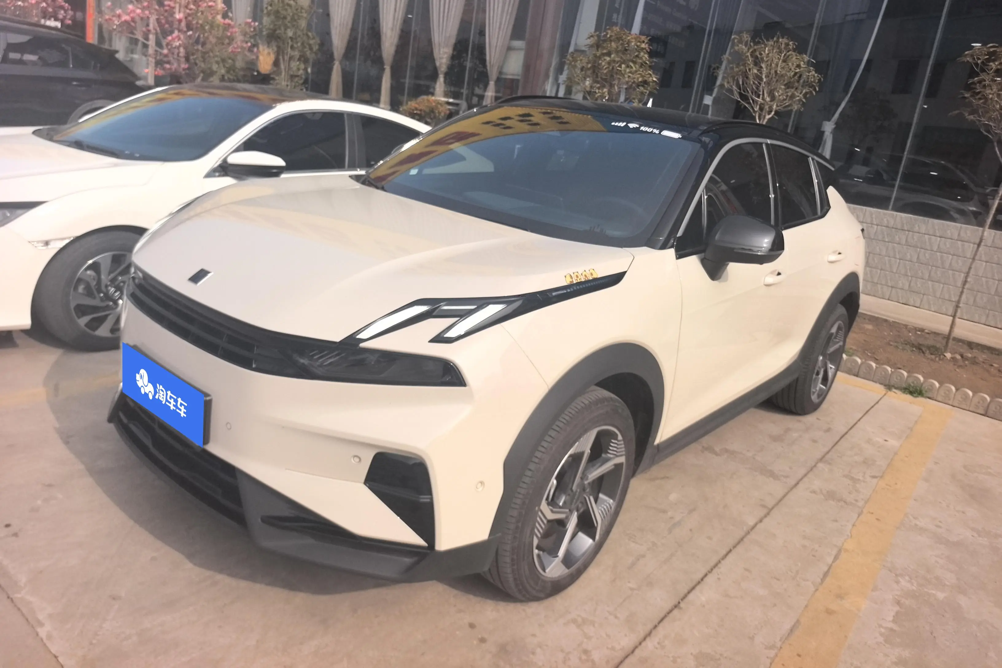 Lynk & Co 06