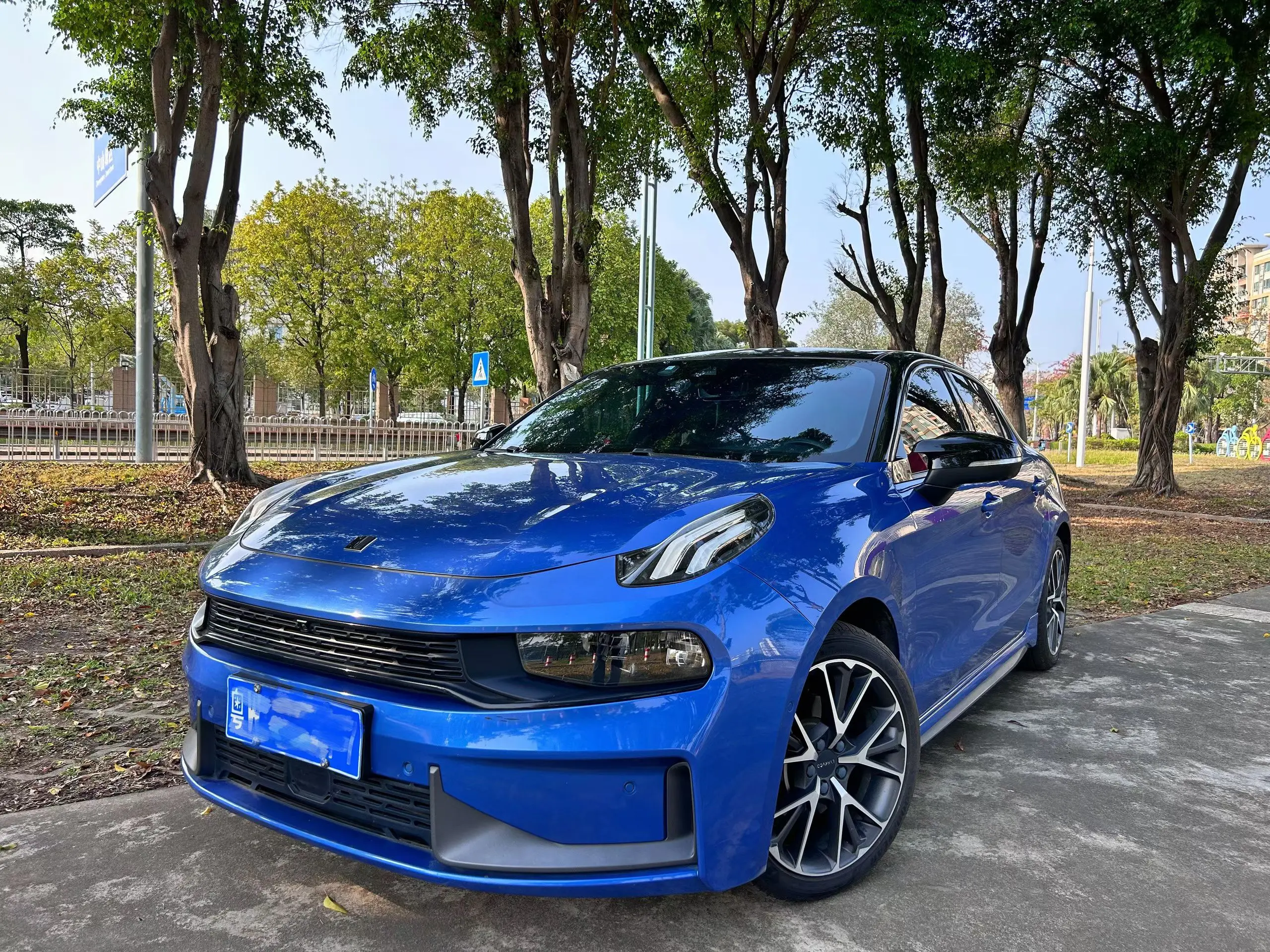Lynk & Co 03