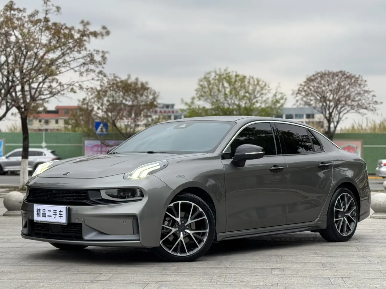 Lynk & Co 03