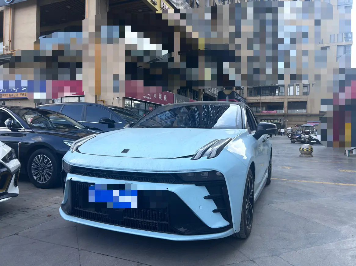 Lynk & Co 03