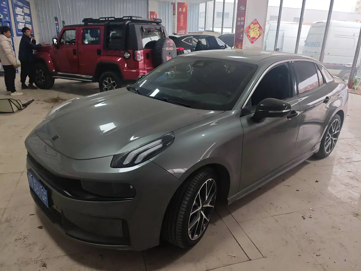 Lynk & Co 03