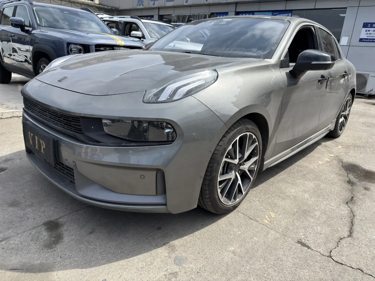 Lynk & Co 03