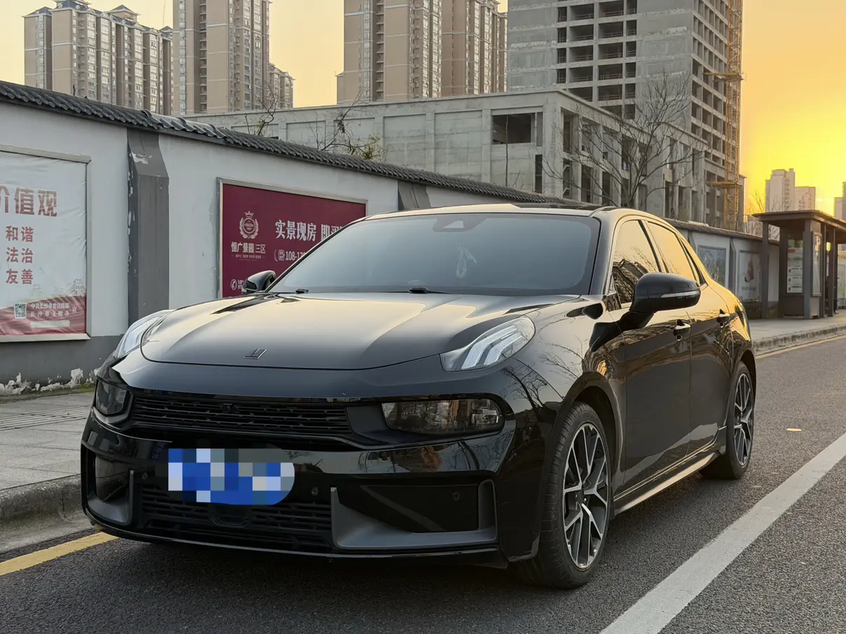 Lynk & Co 03