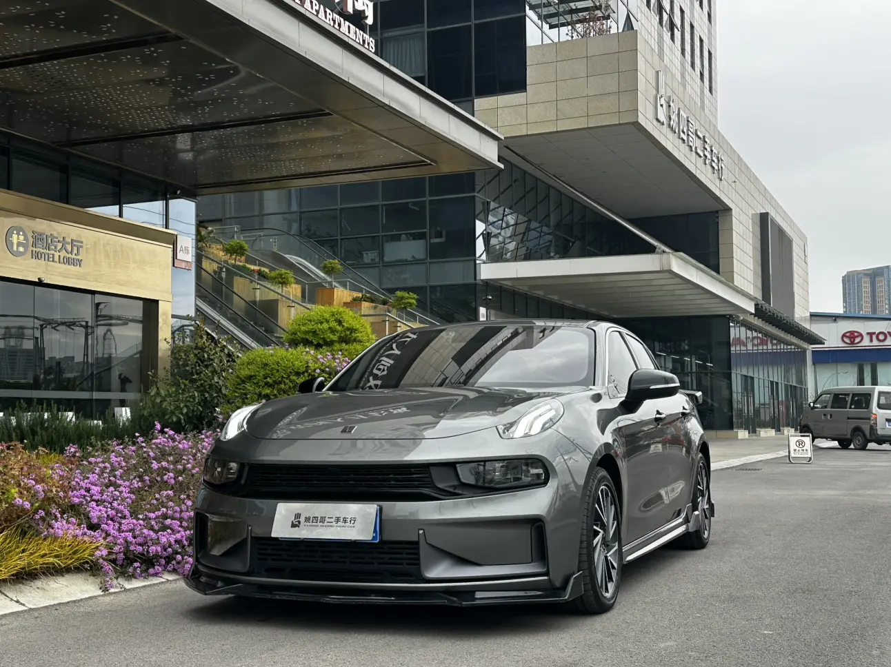 Lynk & Co 03