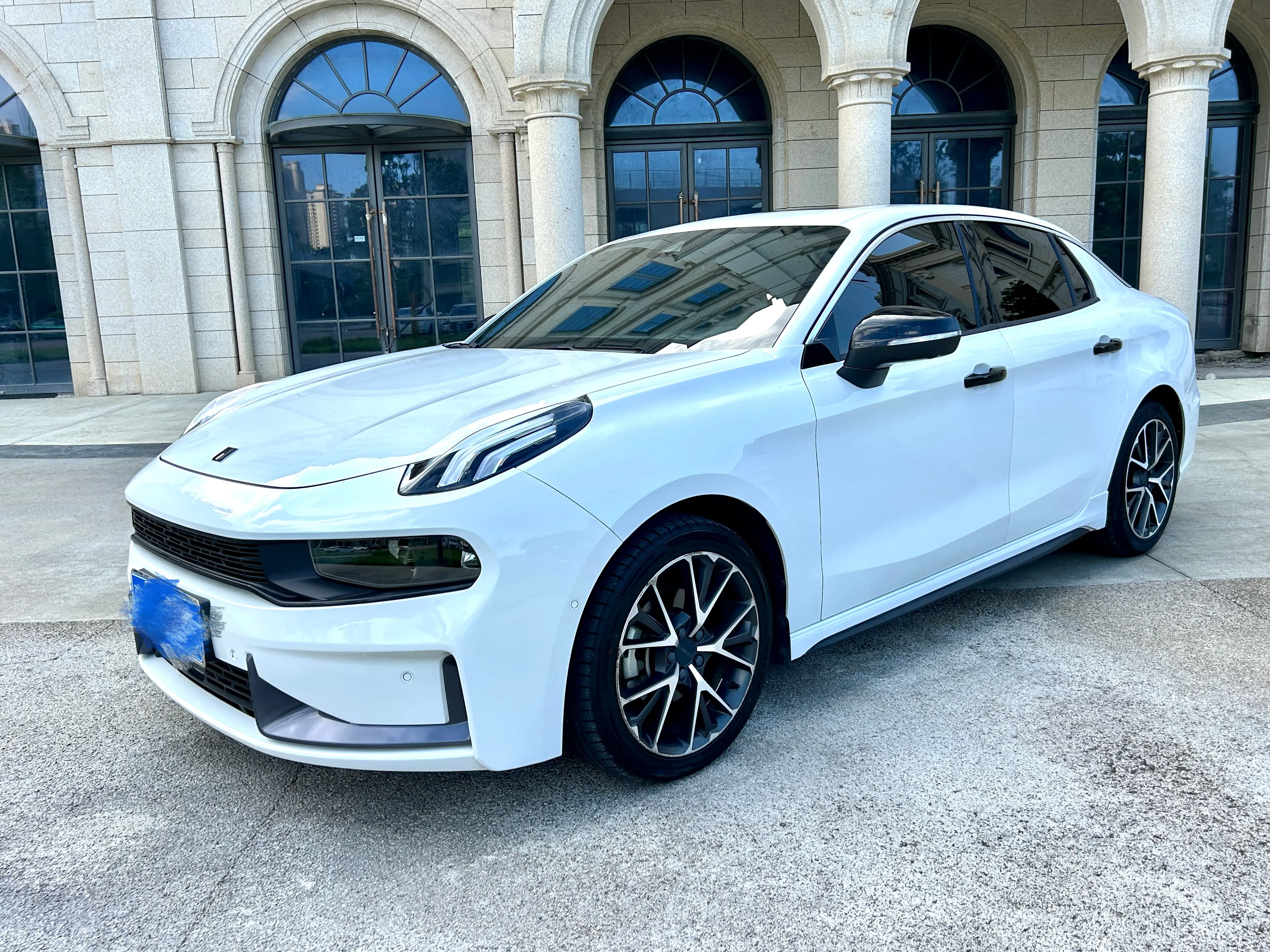 Lynk & Co 03