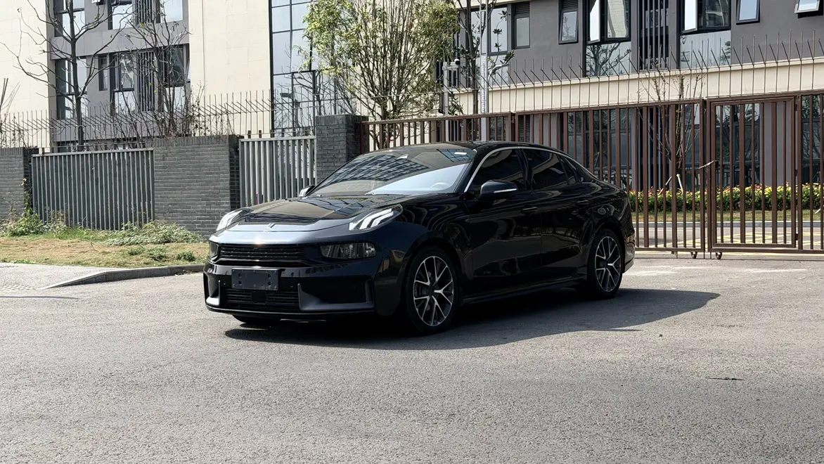 Lynk & Co 03
