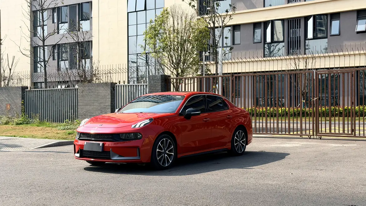 Lynk & Co 03