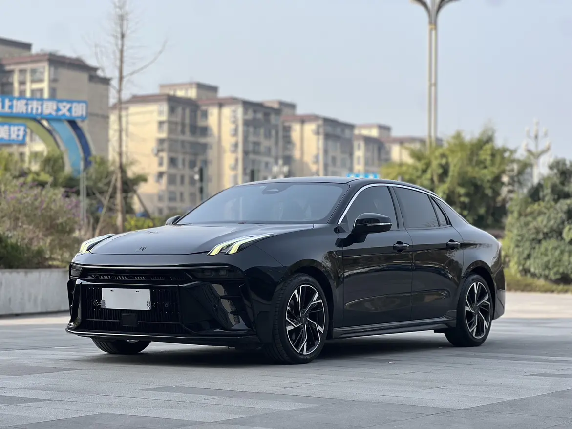 Lynk & Co 03