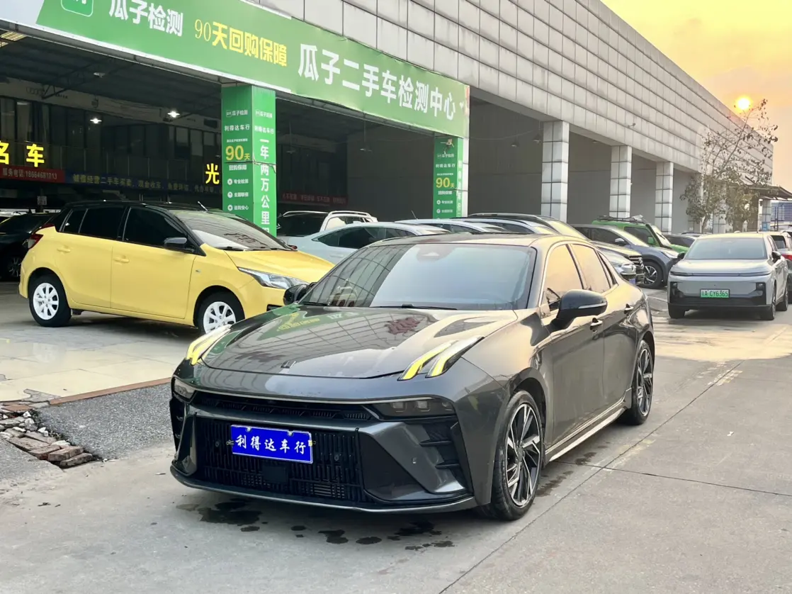 Lynk & Co 03