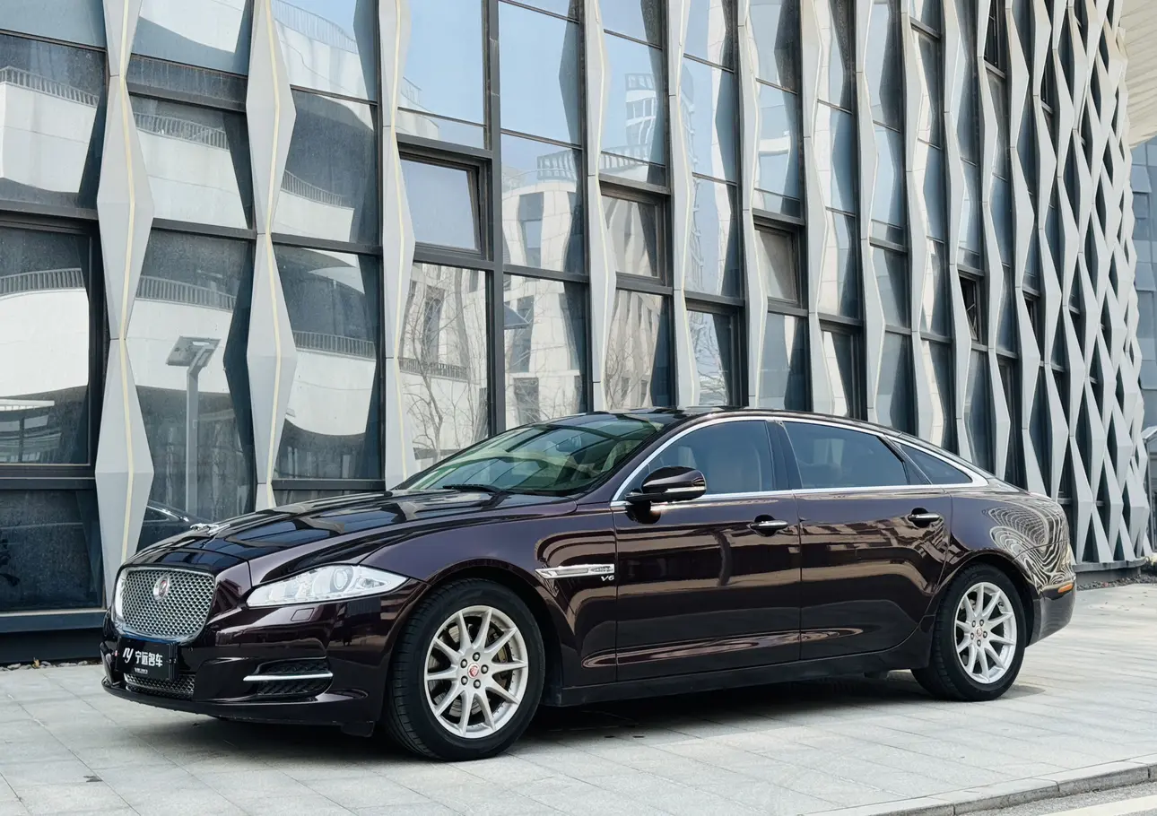 Jaguar XJ