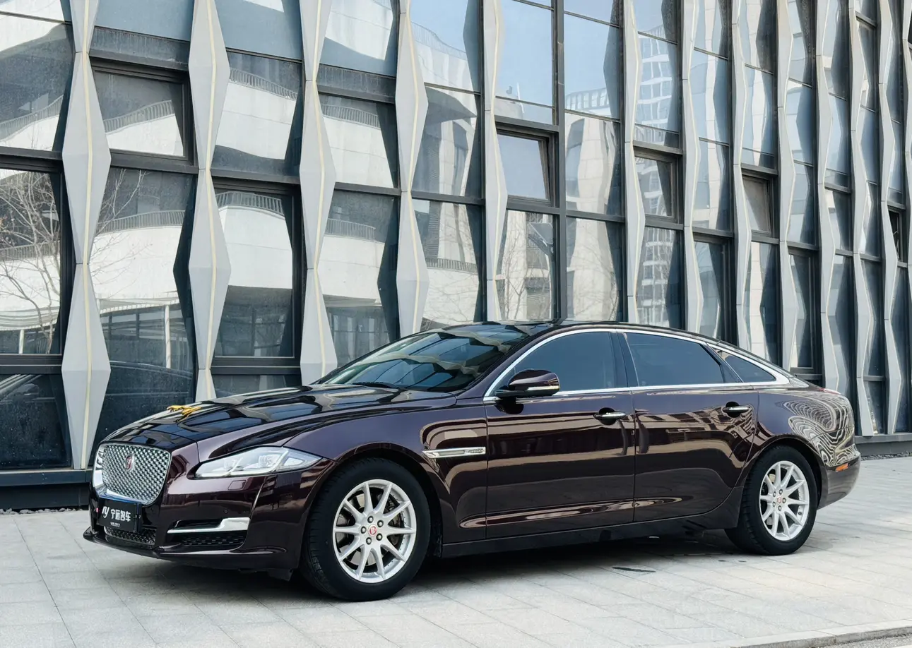 Jaguar XJ