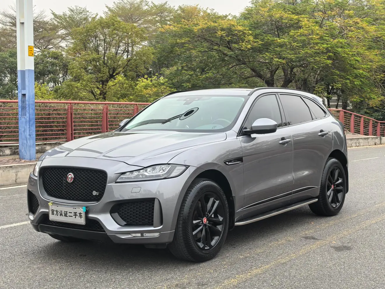Jaguar F-PACE