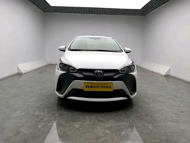 Toyota Yaris L  из Китая