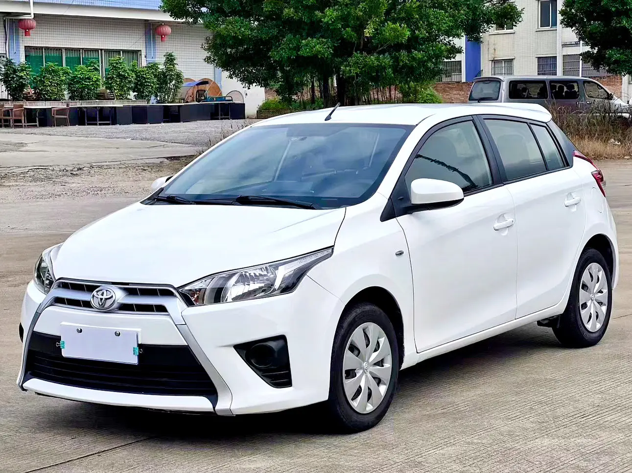 Toyota Yaris L  из Китая