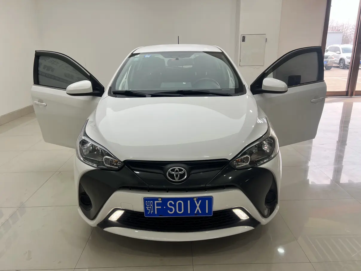 Toyota Yaris L  из Китая