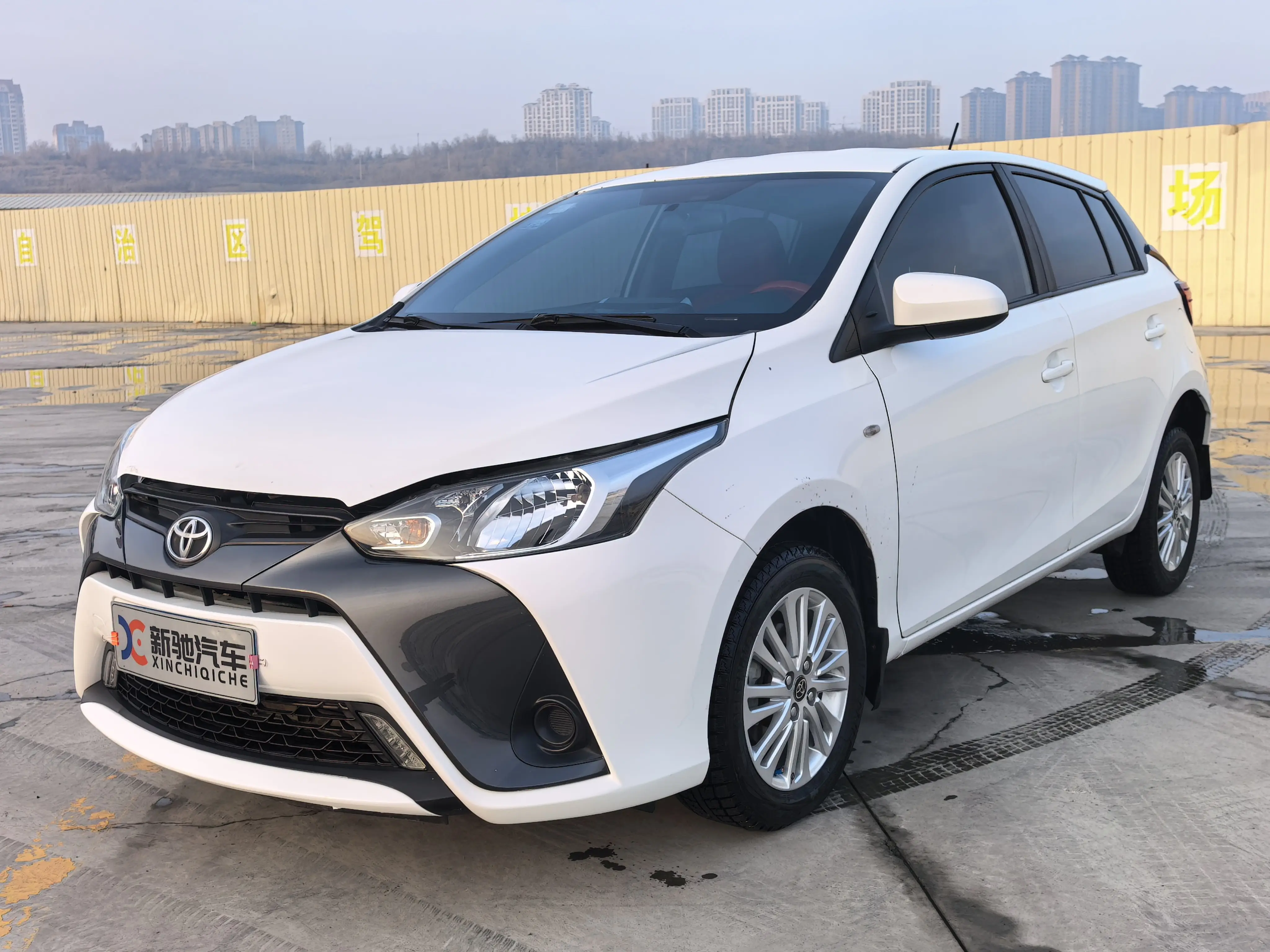 Toyota Yaris L  из Китая
