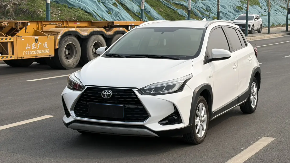 Toyota Yaris L  из Китая