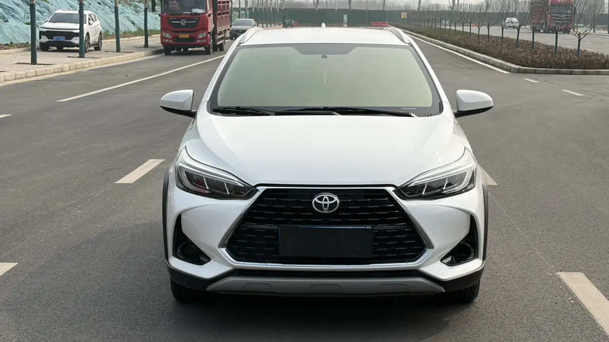 Toyota Yaris L  из Китая