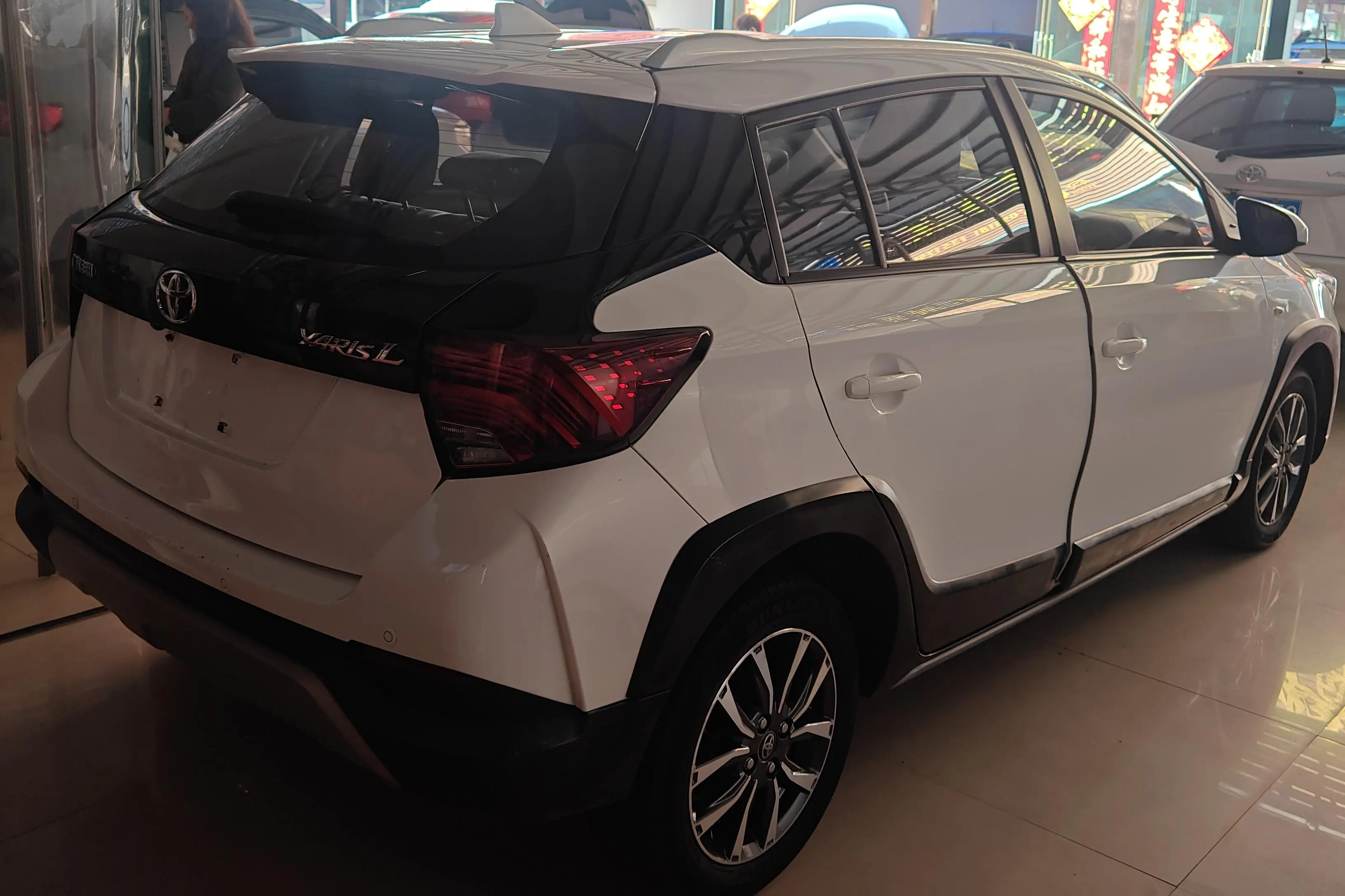 Toyota Yaris L  из Китая